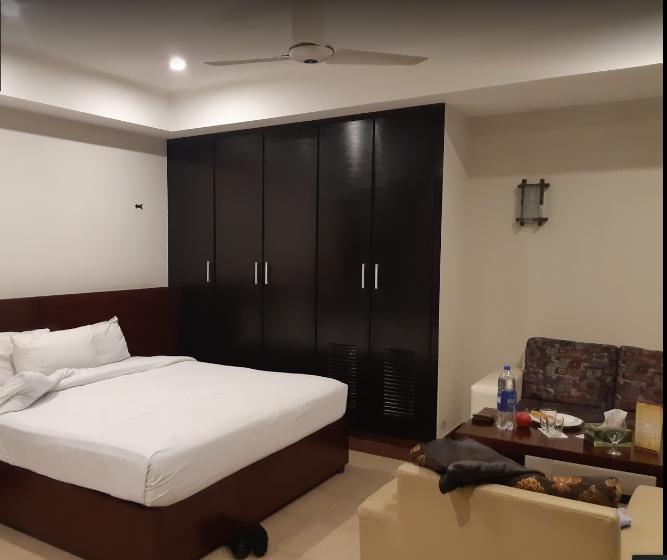 Hotel Multan Continental Exterior photo